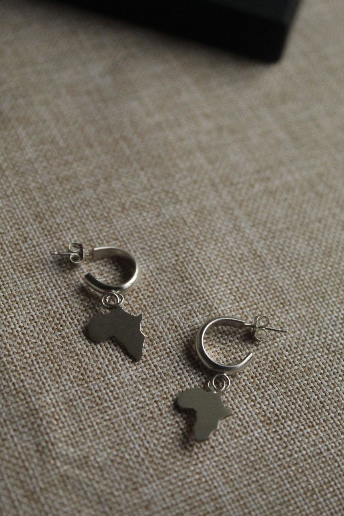 Folami || Africa Hoop Earrings