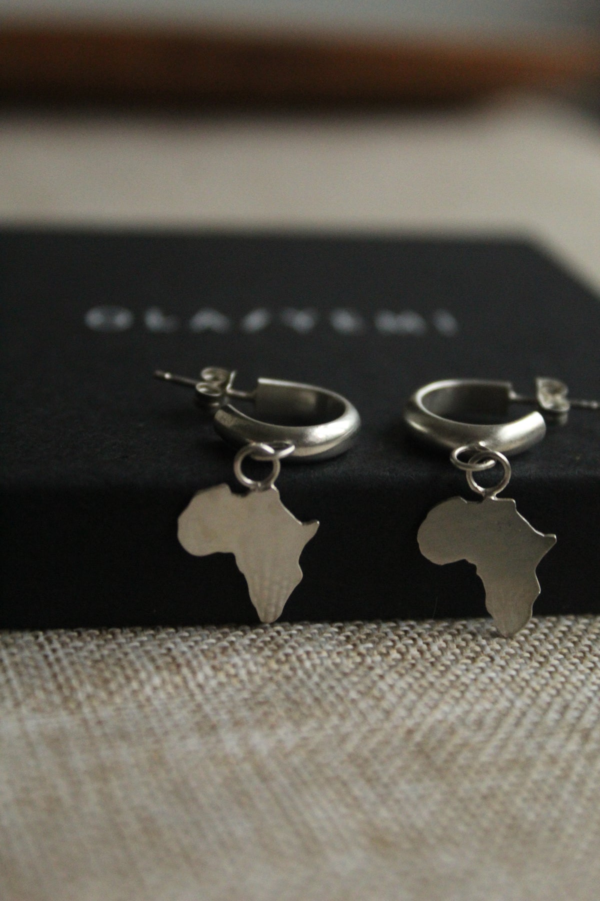 Folami || Africa Hoop Earrings
