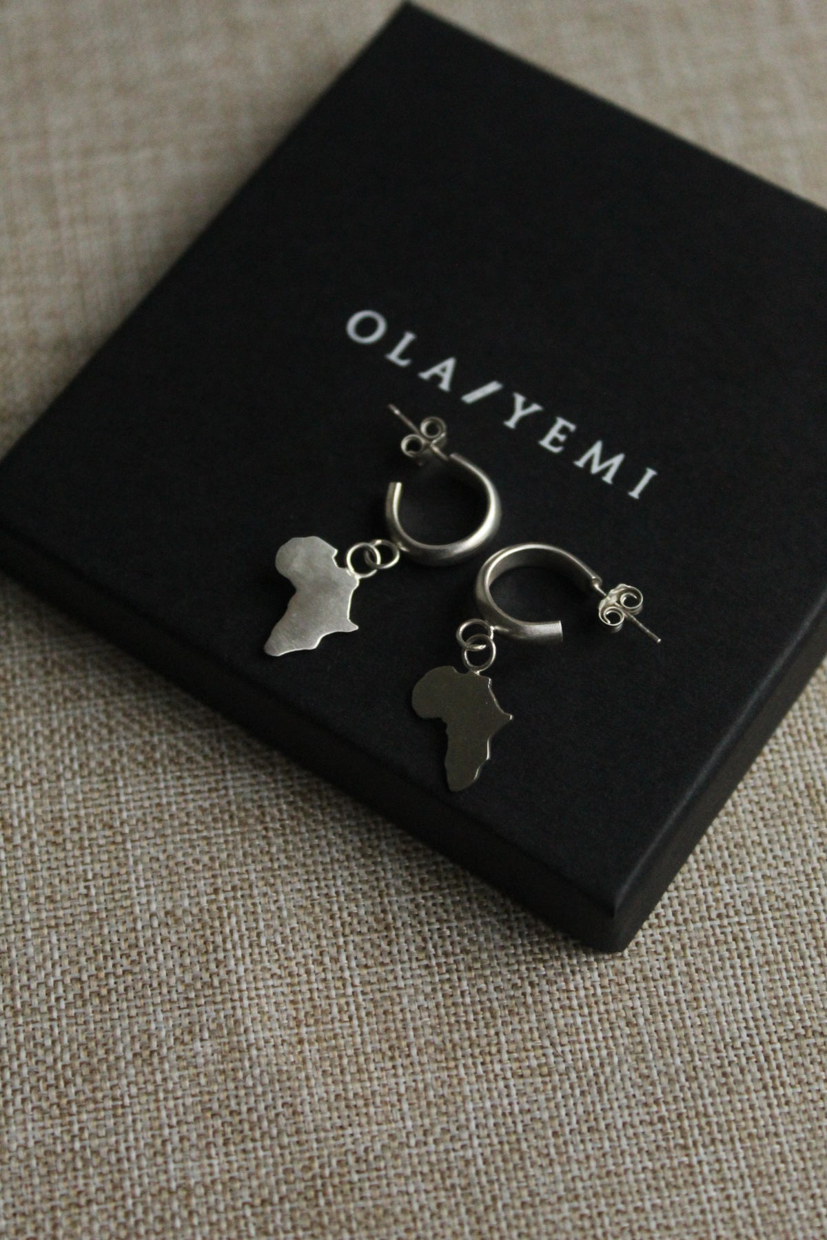 Folami || Africa Hoop Earrings
