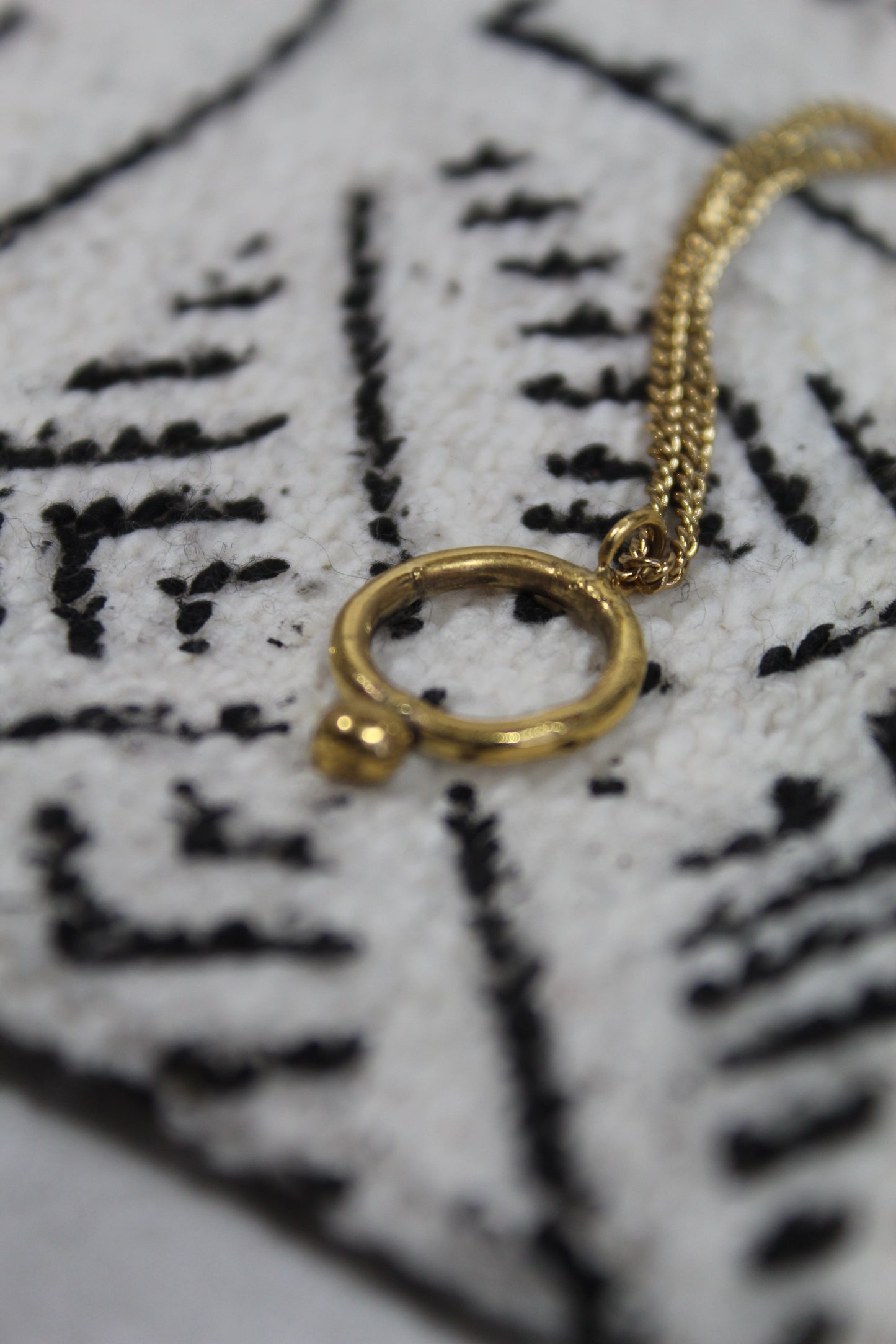Abiba || 1 Dot Pendant Necklace
