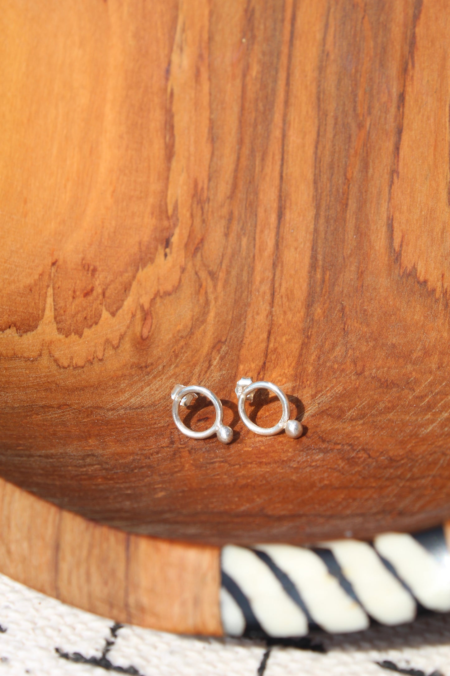 Sekani || Single Dot Earrings