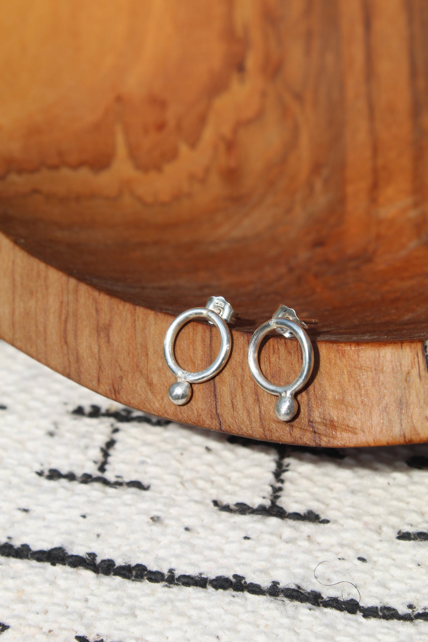 Sekani || Single Dot Earrings