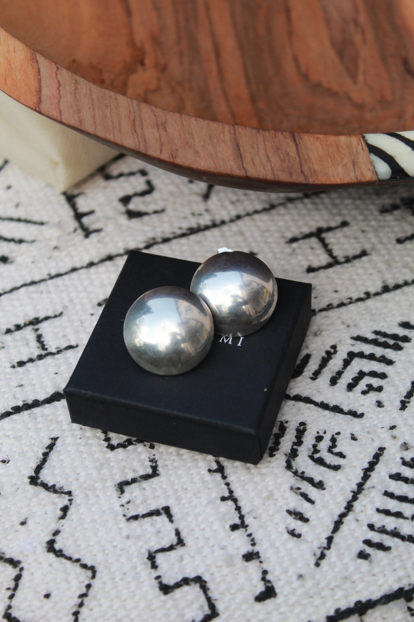 Ihawu || Shield Earrings Silver
